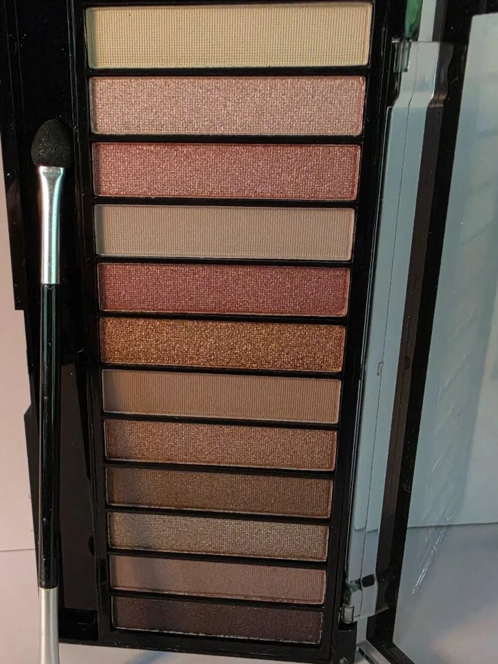 Makeup Revolution Iconic 3 Eyeshadow Palette